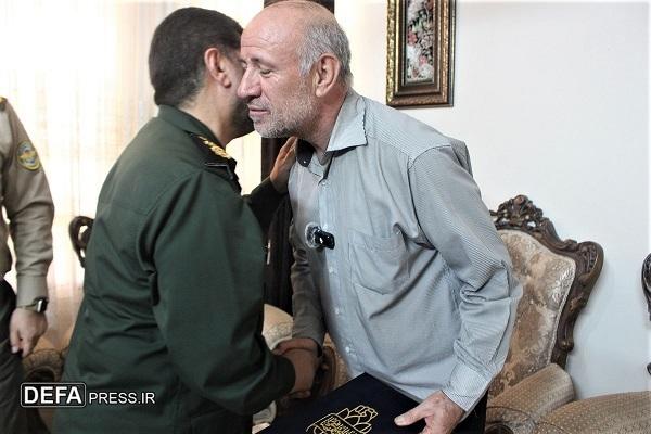 دیدار مدیرکل حفظ آثار دفاع مقدس قم با آزاده سرافراز «ناصر کریمی»