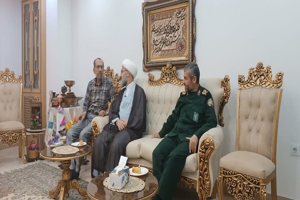 روایت تصاویر از دیدار مسئولان استانی با آزاده سرافراز«محمود حمزه»
