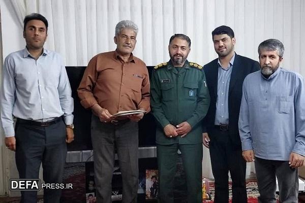 آزادگان سند زنده دفاع مقدس هستند