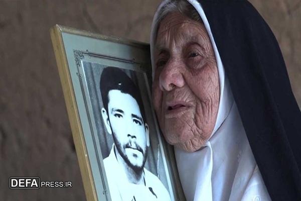وداع باشکوه مردم با مادر شهید غواص کربلای چهار«محسن جاویدی»
