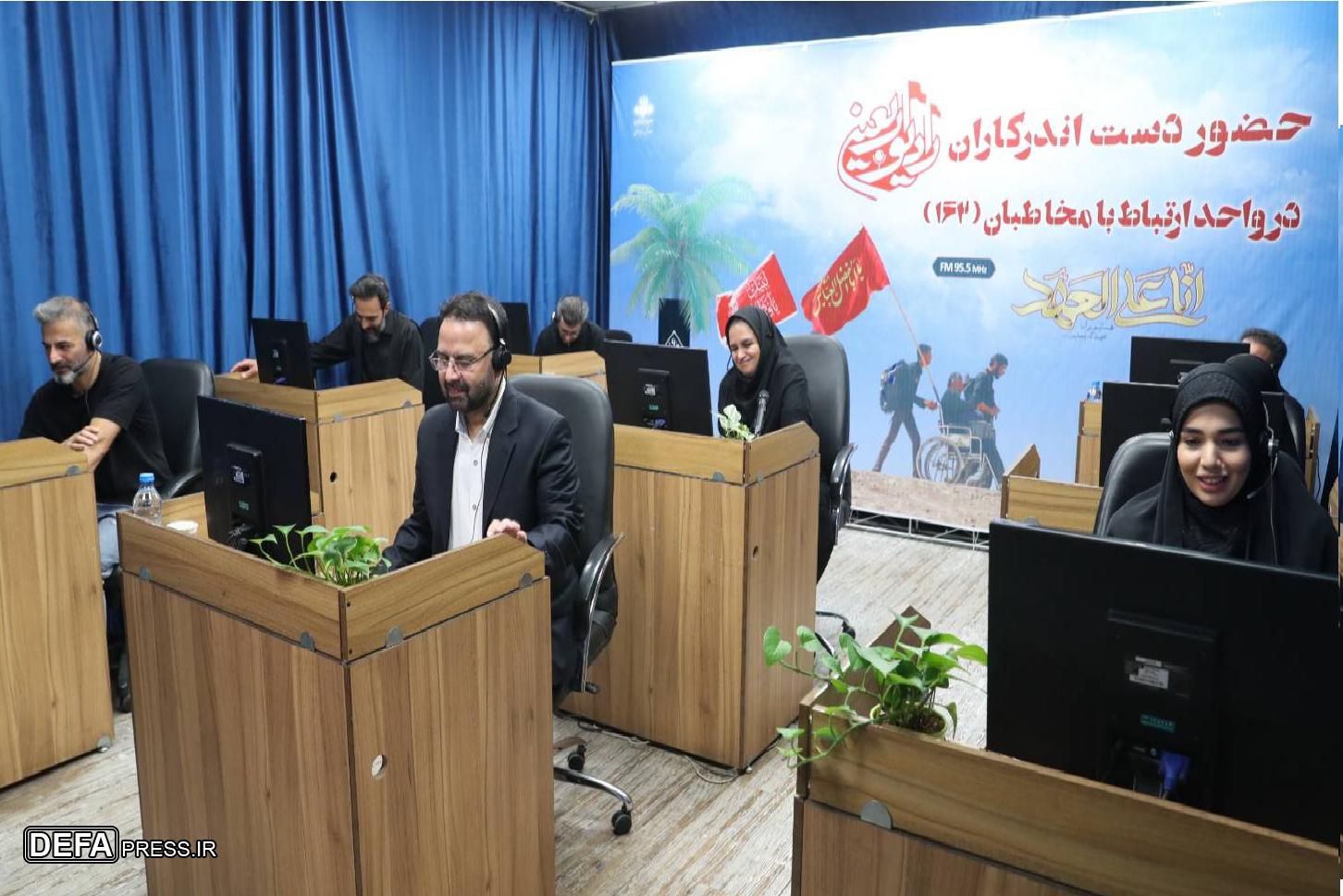 عوامل «رادیو اربعین» با مردم به گفت‌وگو نشستند
