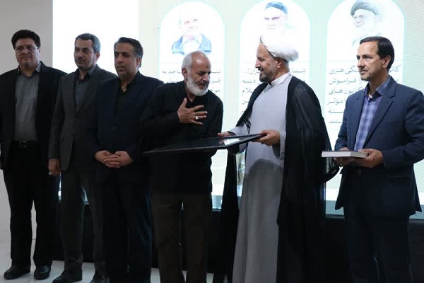 خانواده شهید«حبیب‌الله امیری» عضو کانون فرهنگی هنری مسجد در کرمان تجلیل شدند