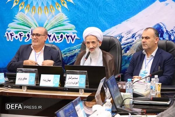 معلمان آموزشی خود را مسئول تهذیب دانش‌آموزان بدانند