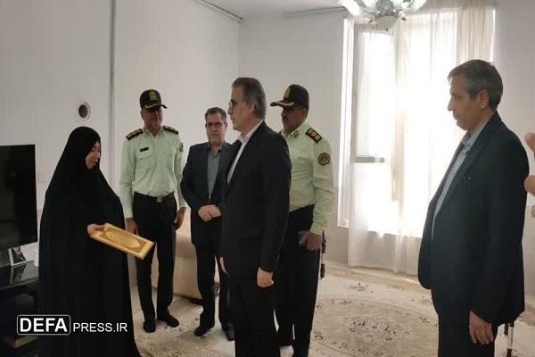 دیدار معاون سیاسی و اجتماعی استانداری خراسان رضوی با خانواده شهید مبارزه با مواد مخدر در کاشمر