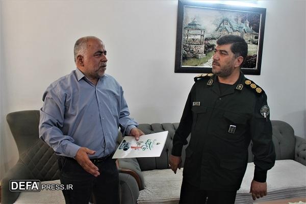 تجلیل مدیرکل حفظ آثار دفاع مقدس قم از آزاده سرافراز «عباس کلیایی»