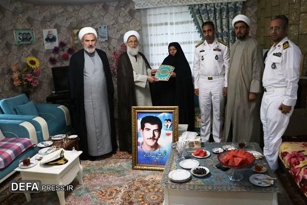 دیدار رئیس سازمان عقیدتی سیاسی آجا با همسر شهید «عمادنیا» در نوشهر+ تصاویر