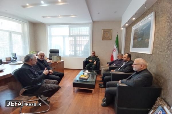 مدیرکل و کارکنان حفظ آثار دفاع مقدس قزوین با «حاج فصیحی رامندی» دیدار کردند