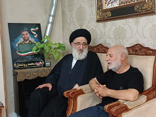 دیدار امام جمعه کرج با خانواده شهدای حملات صهیونیستی در فردیس+تصاویر