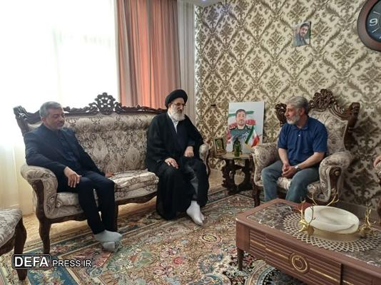 دیدار امام جمعه کرج با خانواده شهدای حملات صهیونیستی در فردیس+تصاویر