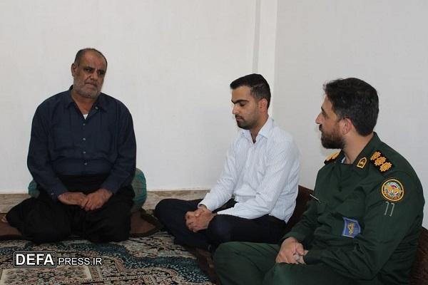 دیدار مدیرکل حفظ آثار و نشر ارزش های دفاع مقدس و مقاومت با آزاده و جانباز سرافراز دوران دفاع مقدس