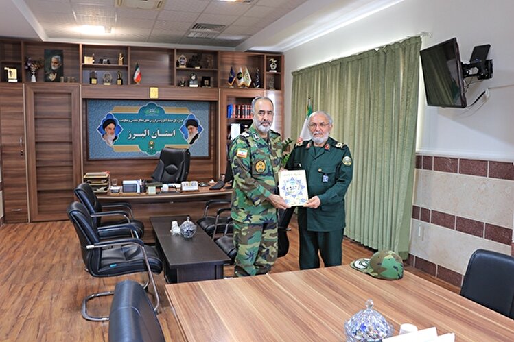دیدار فرمانده لشکر ۲۳ ارتش با مدیر کل حفظ آثار و نشر ارزش های دفاع مقدس ومقاومت استان البرز