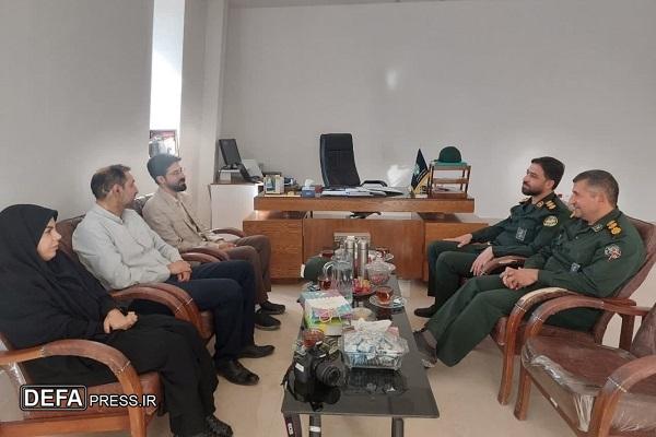 دیدار مدیرکل کتابخانه‌های عمومی استان با مدیرکل حفظ آثار دفاع مقدس در موزه مقاومت