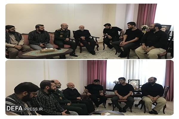 دیدار فرمانده ناحیه مقاومت بسیج امام حسین(ع) با خانواده شهید «رضا اینانلو»