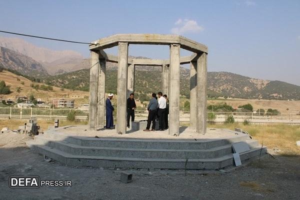 بازدید مدیرکل حفظ آثار دفاع مقدس از یادمان شهید گمنام در حوزه علمیه بازفت