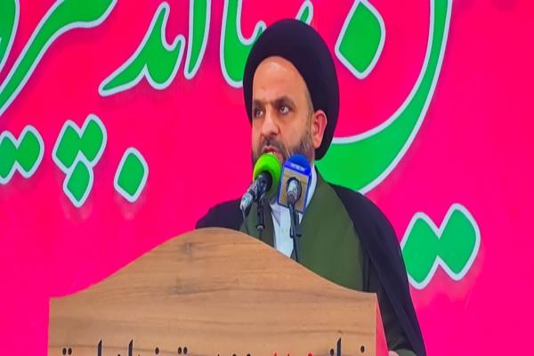 دشمن به دنبال ایجاد اختلاف داخلی است