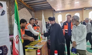برپایی میز خدمت ادارات در گناوه به مناسبت هفته دولت