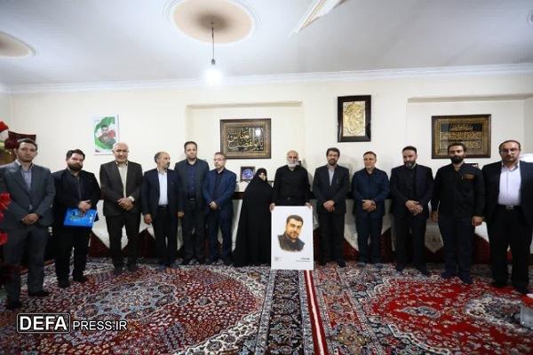 دیدار استاندار همدان با خانواده شهید «هومن غیاثوند» در ملایر + تصاویر