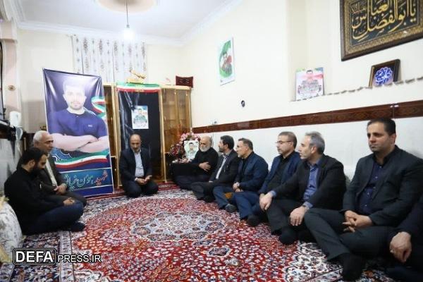دیدار استاندار همدان با خانواده شهید «هومن غیاثوند» در ملایر + تصاویر