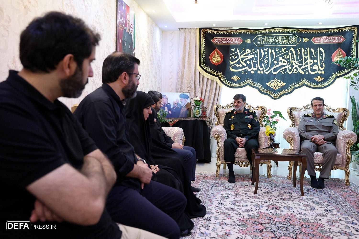 سردار رادان با خانواده شهید شادمانی دیدار کرد/ خاطره فرمانده کل انتظامی کشور از آخرین دیدار