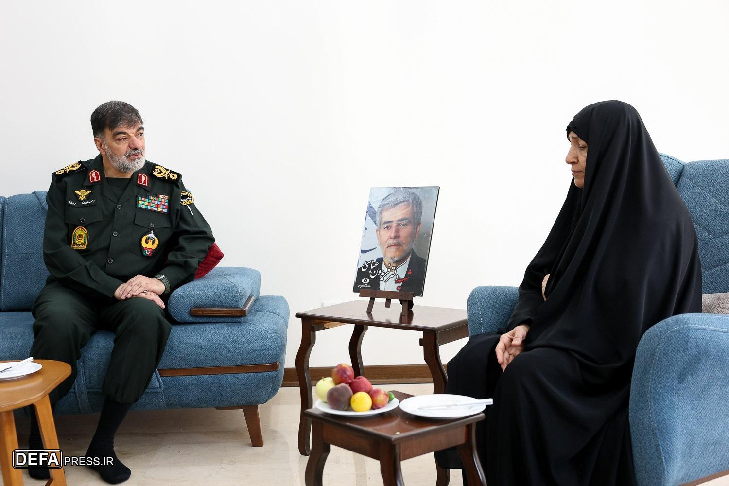 سردار رادان با خانواده شهید عباسی دیدار کرد