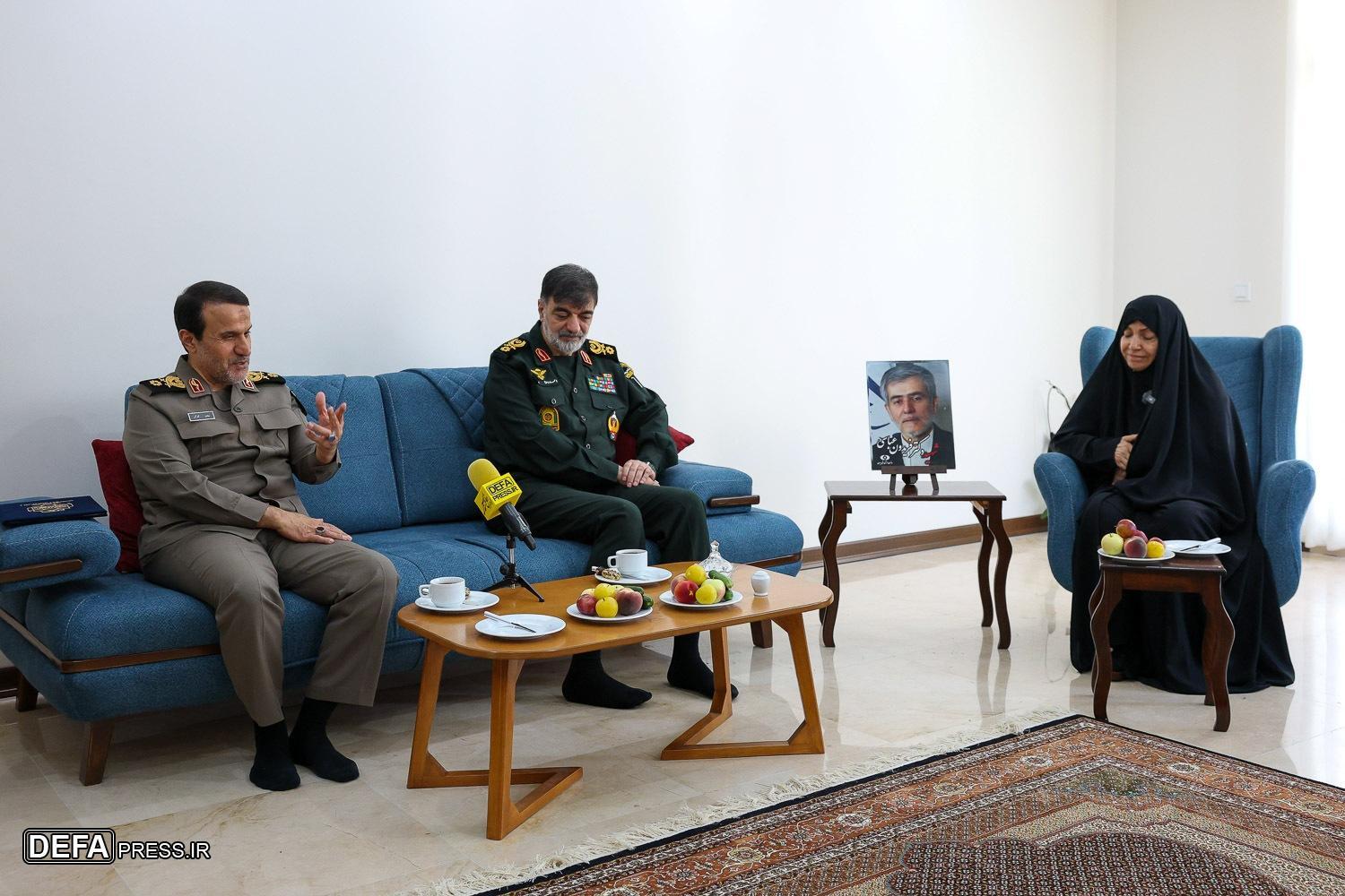 سردار رادان با خانواده شهید عباسی دیدار کرد