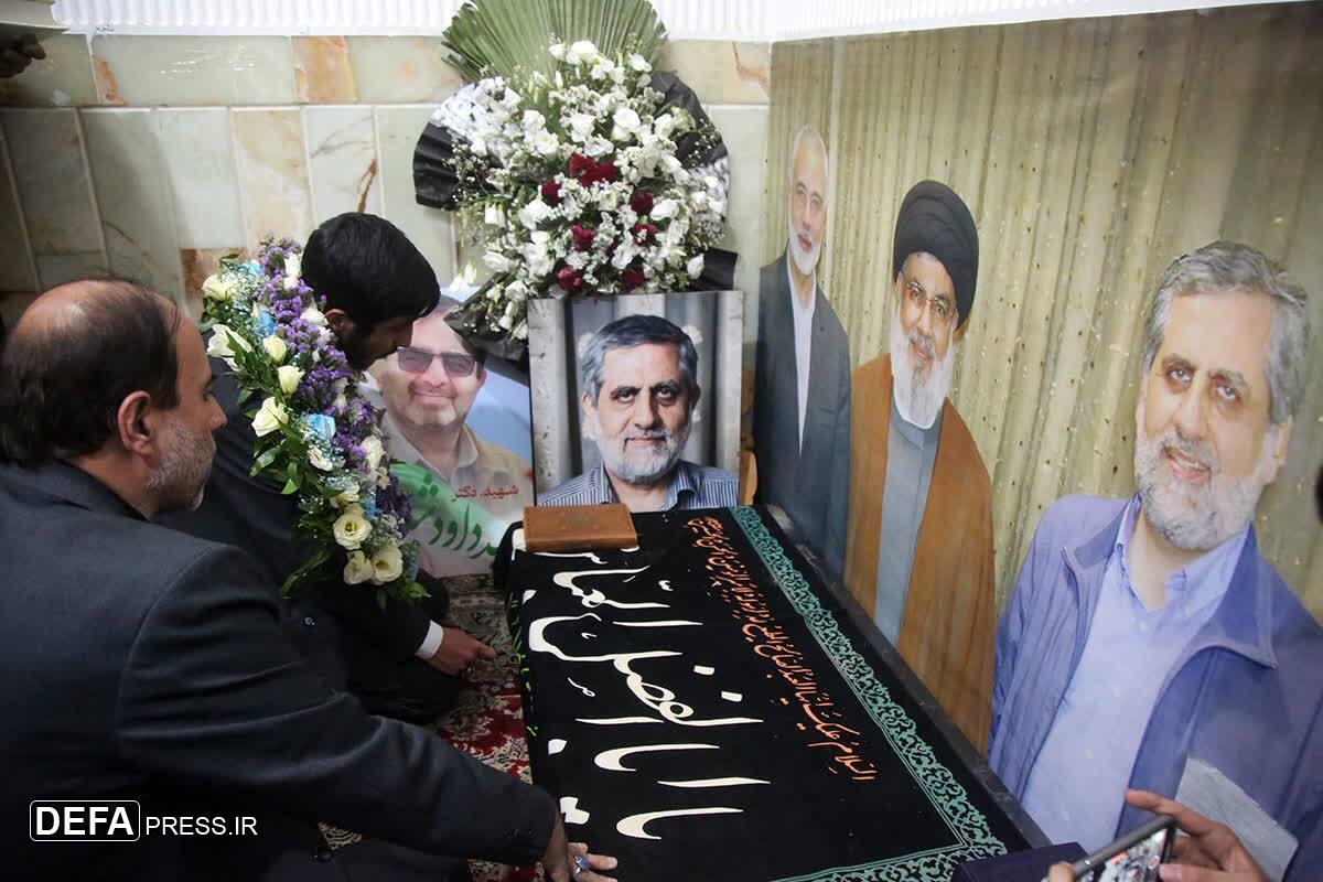ادای احترام مدال آور المپیاد جهانی فیزیک به مزار سردار شهید حاج رمضان