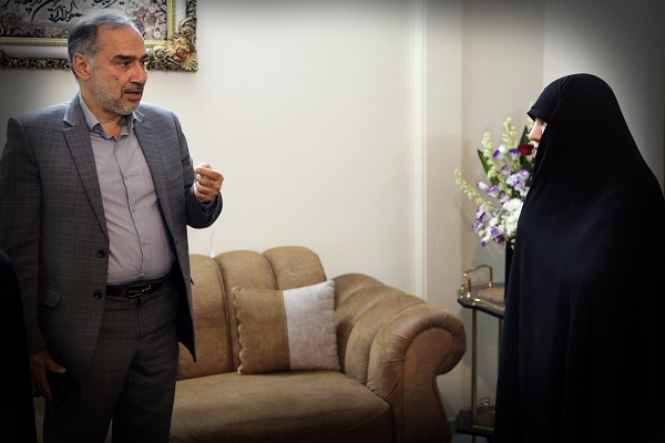 تا لحظه آخر دست از چادرش برنداشت