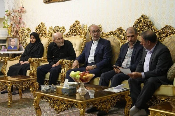 ملت ایران قدردان ایثار شهدای مدافع وطن هستند