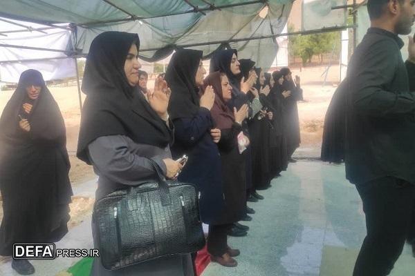غبارروبی مزار شهدای جنگ تحمیلی ۱۲ روزه با حضور مسئولین و کارکنان جهاددانشگاهی لرستان+ عکس