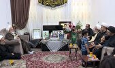دیدار رئیس دفتر رهبر انقلاب در قم با خانواده شهید علیرضایی