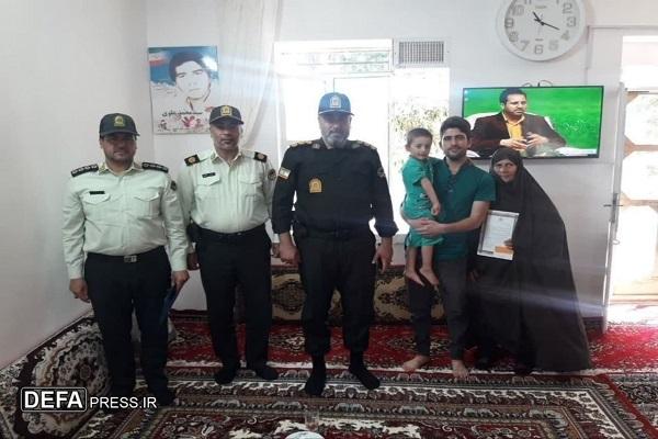 خانواده شهدا، پرچمداران ترویج فرهنگ ایثار و معنویت در جامعه هستند.