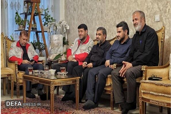 دیدار مسئولان هلال‌احمر با خانواده شهید سپهبد باقری