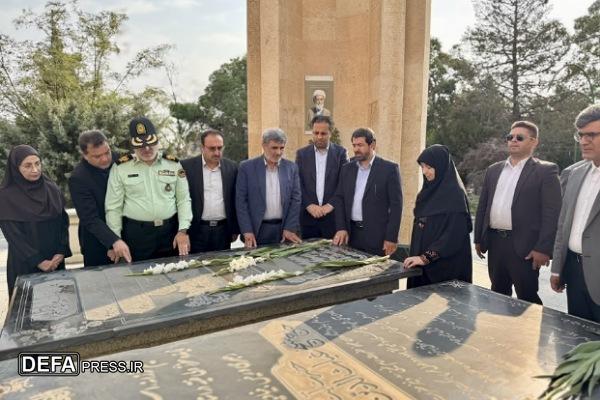 ادای احترام معاون رئیس جمهور به شهدای استان همدان + تصاویر