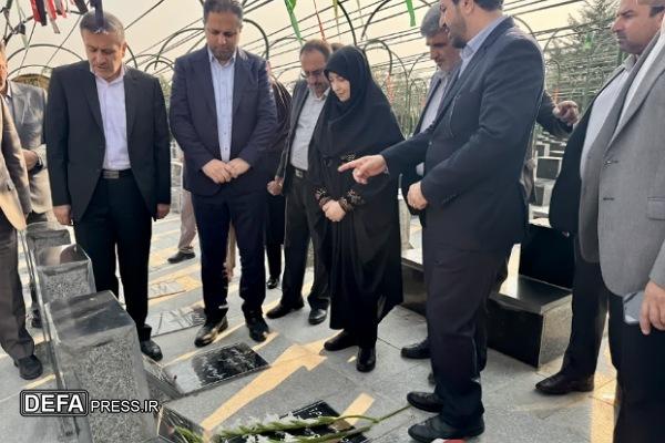 ادای احترام معاون رئیس جمهور به شهدای استان همدان + تصاویر