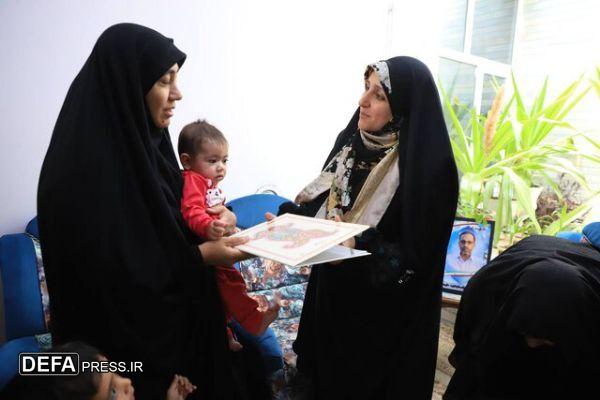 دیدار معاون رئیس‌جمهور و استاندار کرمان با خانواده شهید علیرضا محمدی