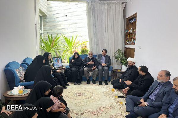دیدار معاون رئیس‌جمهور و استاندار کرمان با خانواده شهید علیرضا محمدی