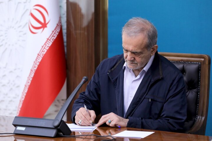 پزشکیان: امیدوارم پزشکان در سایه تخصص نام ایران بلند آوازه بدارند