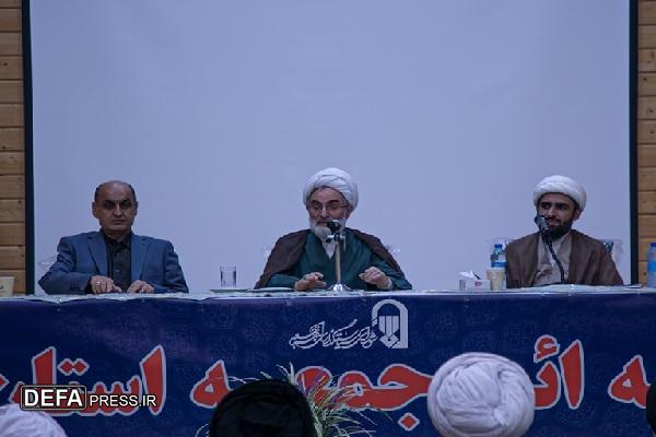 روحانیون چراغ‌داران بصیرت هستند