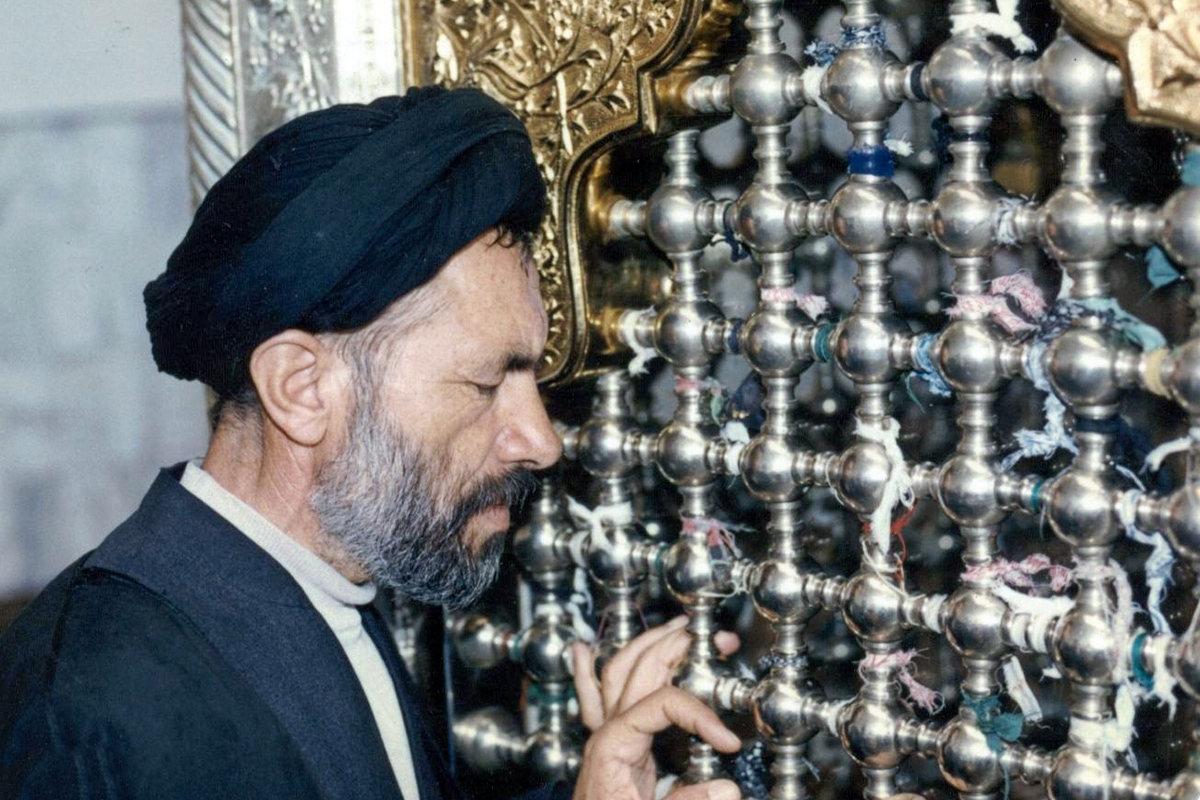خدمات مردی با دشداشه عربی به اسرای ایرانی!
