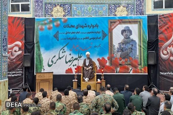 شهدا در این جهان از ذات و نفس خود فراتر رفتند
