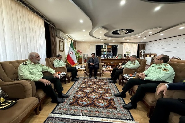 استاندار کردستان با فرمانده‌هان انتظامی کردستان و کرمانشاه دیدار کرد