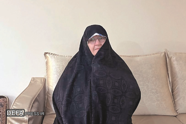 در لندن با قاشق رهبر معظم انقلاب غذا می‌خورد