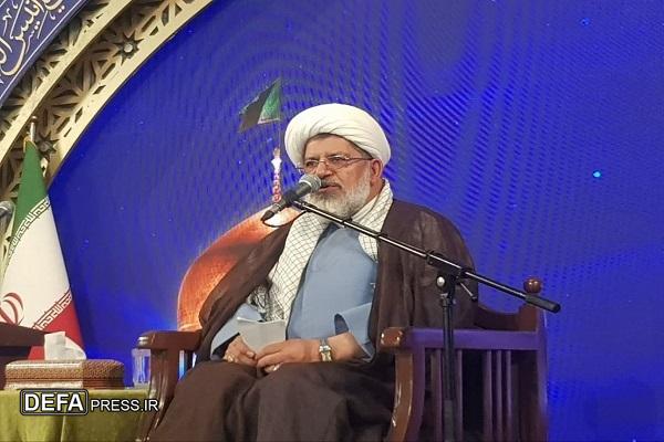 جلسه بصیرت‌افزایی هفته وحدت با سخنرانی رئیس سازمان عقیدتی سیاسی فراجا در حرم مطهر رضوی