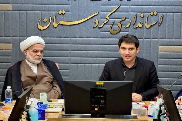آیین تجلیل از دست‌اندرکاران جشن بزرگ «مهمانی امت احمد» در استانداری کردستان برگزار شد