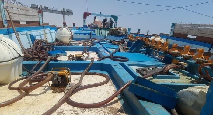 پنج شناور حامل سوخت قاچاق در آبهای میناب توقیف شد.