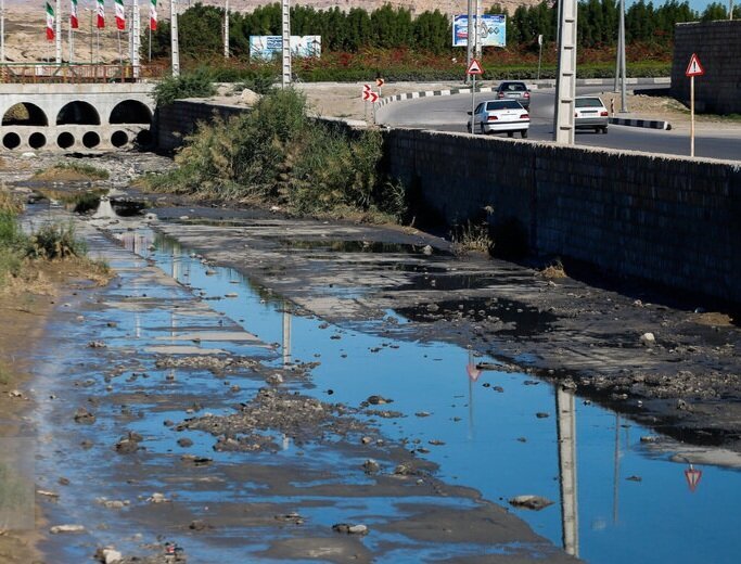لایروبی خورهای بندرعباس با جدیت دنبال شود