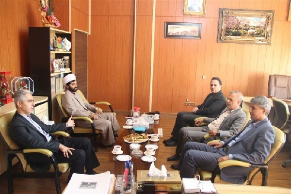 تفاهم‌نامه همکاری دادگستری و دانشگاه آزاد اسلامی سنندج امضا شد