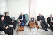 مسیر زندگی شهدا باید برای مردم تبیین شود