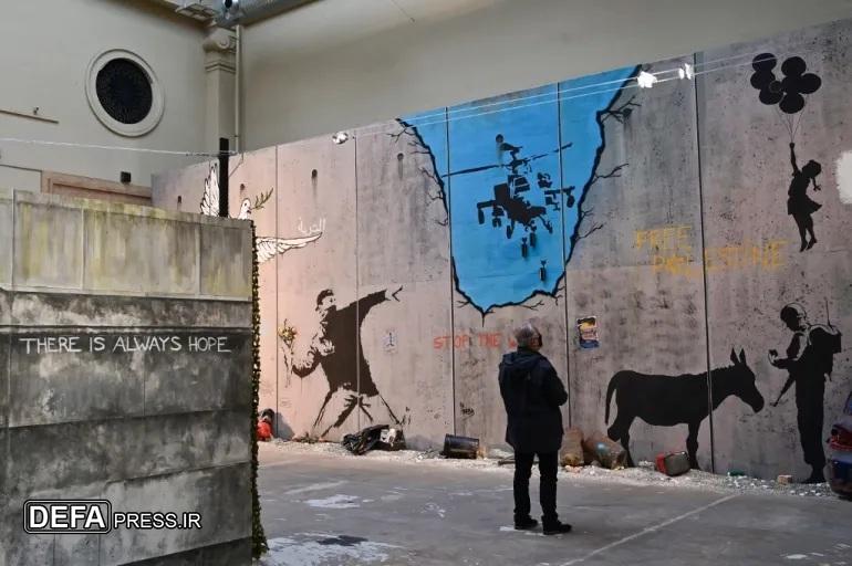 اعتراض هنری بنکسی به سرکوب معترضان فلسطینی در لندن