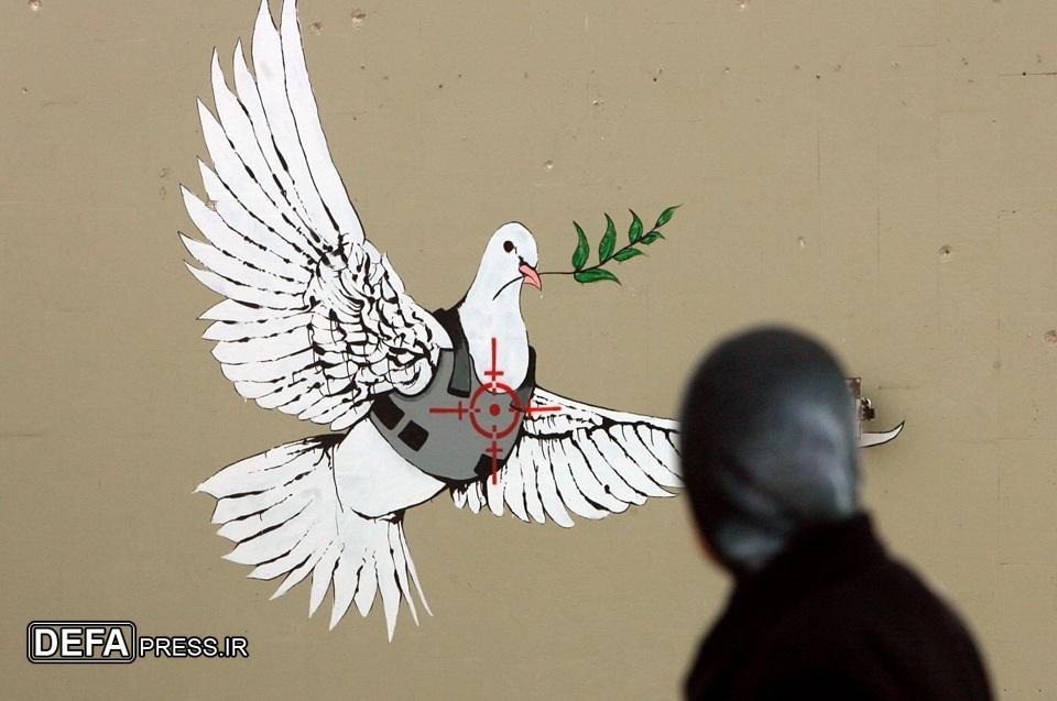 اعتراض هنری بنکسی به سرکوب معترضان فلسطینی در لندن